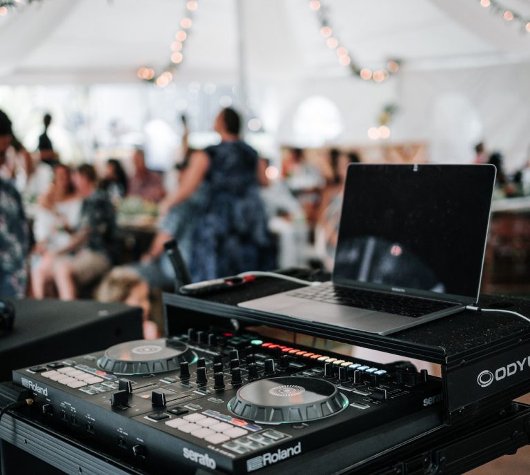 Choosing the Perfect Wedding DJ